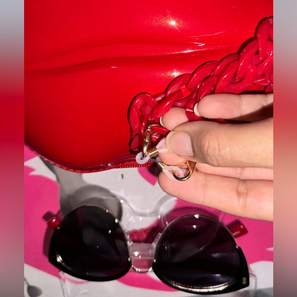 Betsey Johnson Fashion Eyewear/ Sunglasses with Red Lip Purse Gift Set,
NIB - Picture 10 of 11